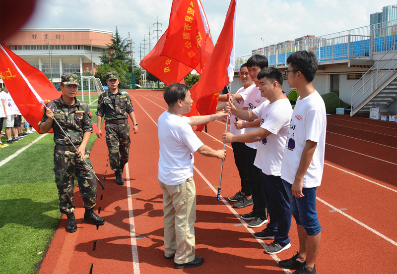 上海浩泽组织开展夏季军训活动